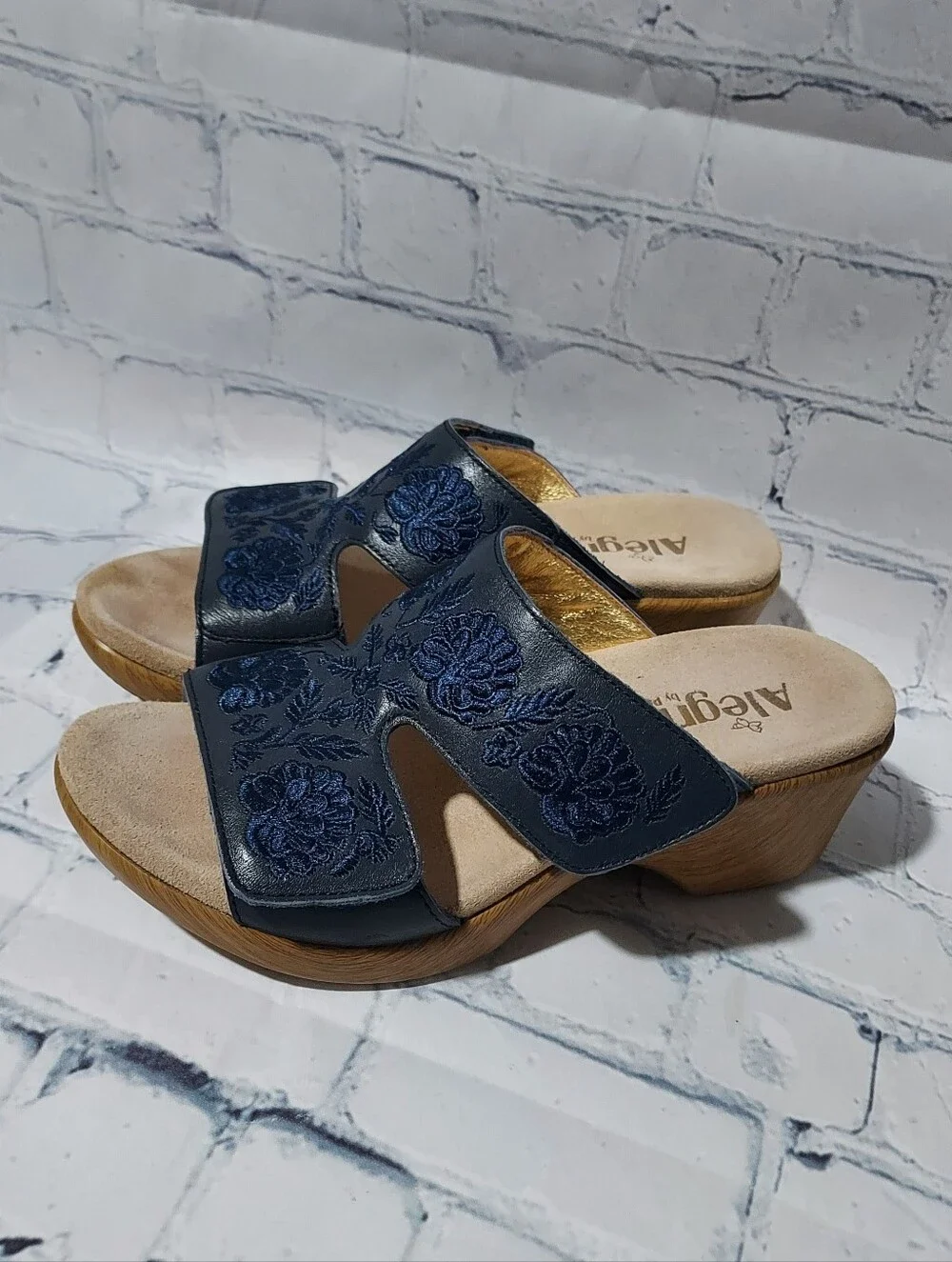 Alegria LIN 622 N Embroidered Leather Navy Wedge Sandal Size 37 Size 7-7.5 US